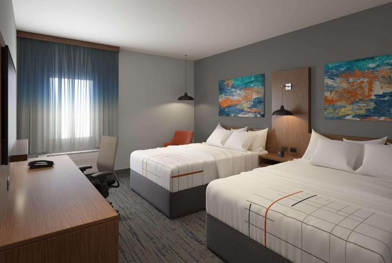 Queen Room with Two Queen Beds - Hearing Impaired Access/Non-Smoking image 2