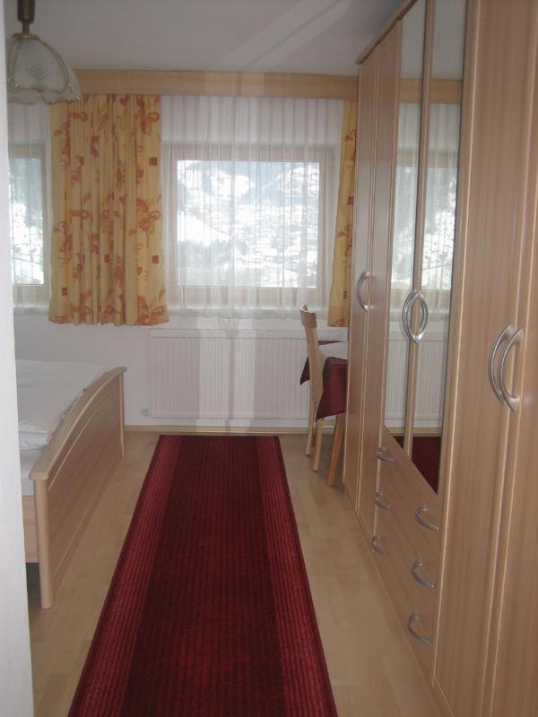 Deluxe Two-Bedroom Apartment with Terrace image 3