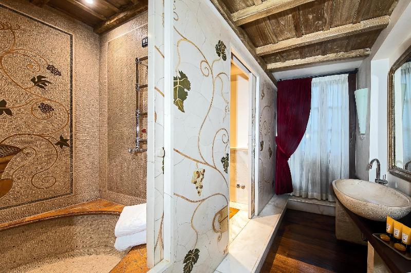Junior Suite image 2