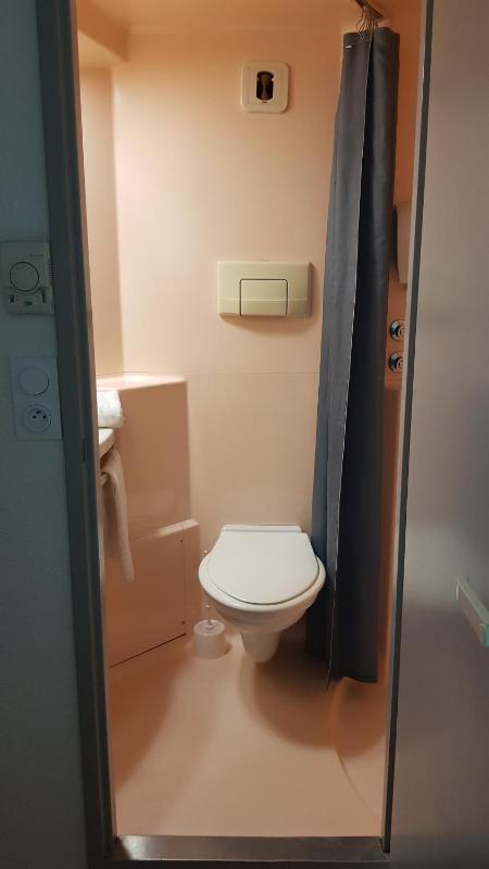 Triple Room (1 Double Bed + 1 Single Bed) image 1