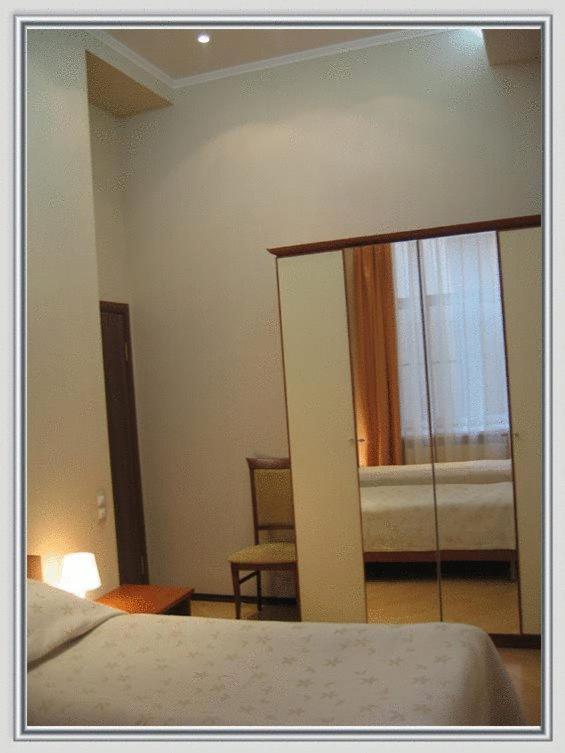 Standard Double Room image 2