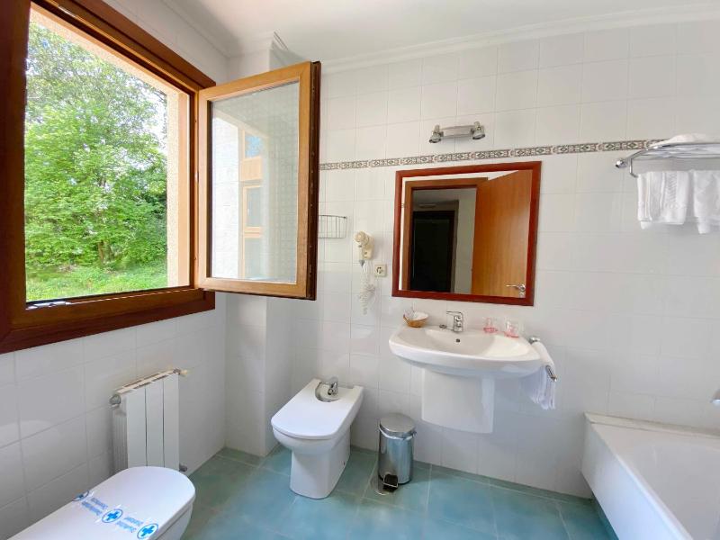 Double or Twin Room with Terrace image 3