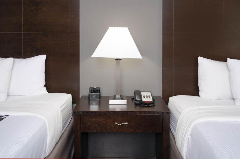 Queen Room with Two Queen Beds image 4