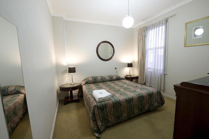 Standard Double Room with Shared Bathroom image 3