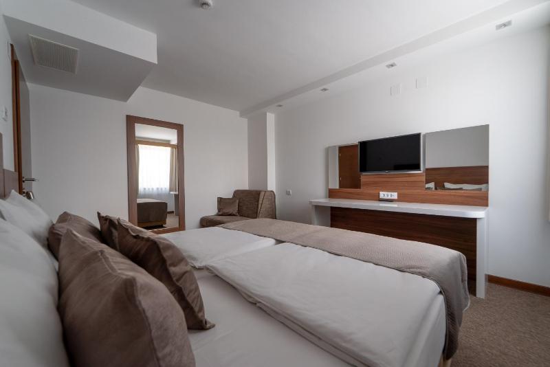 Comfort Suite with Balcony image 3