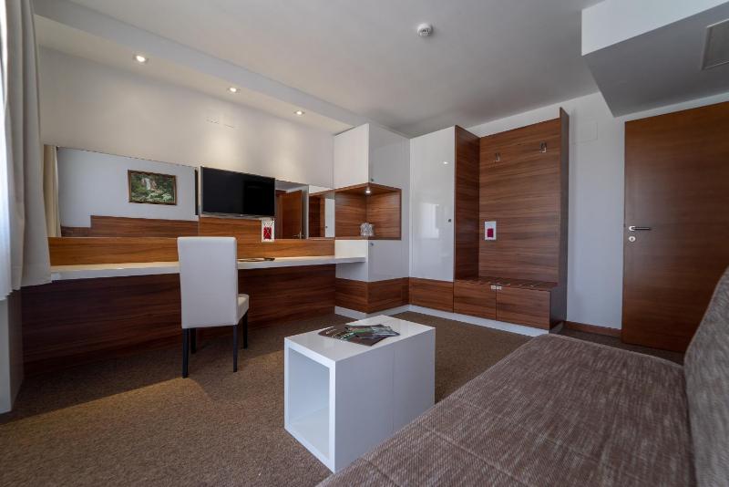 Comfort Suite with Balcony image 4