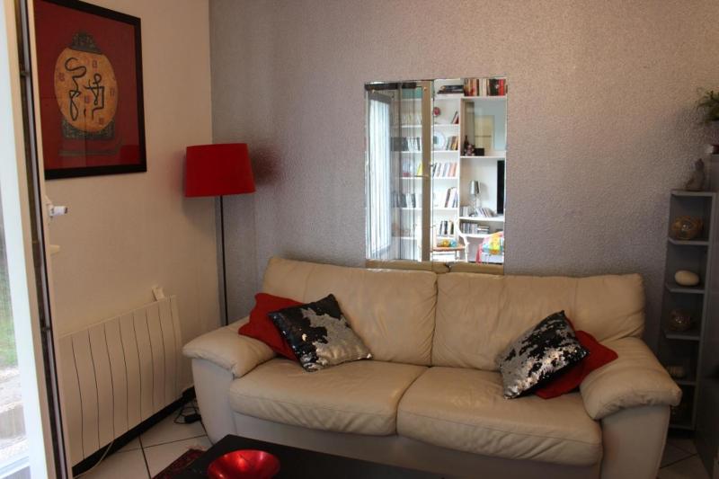 One-Bedroom Apartment image 4