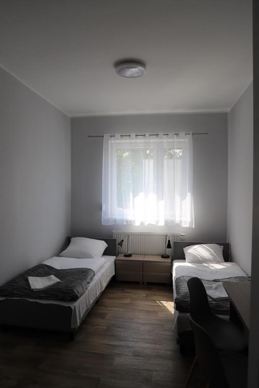 Small Twin Room image 1