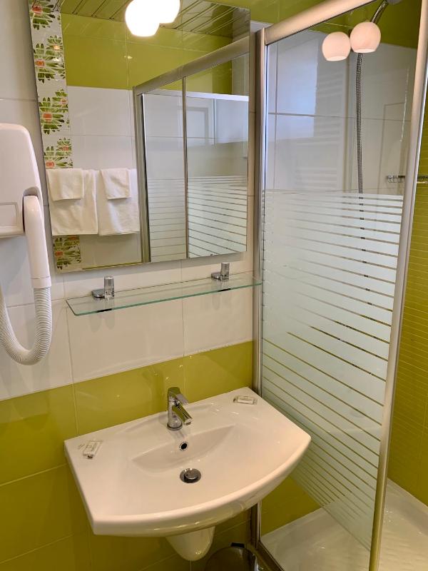 Twin Room with Balcony image 2