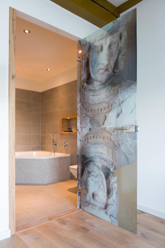 Deluxe Suite image 4