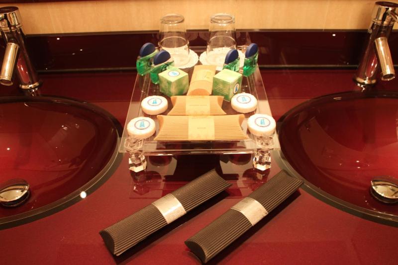 Small Double Room image 4