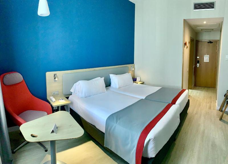 Standard Room with Two Single Beds image 3