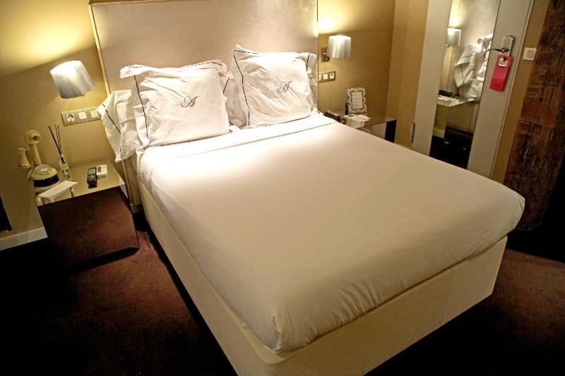 Room #9167350 image 1