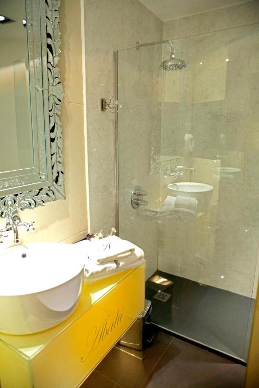 Room #9167350 image 4