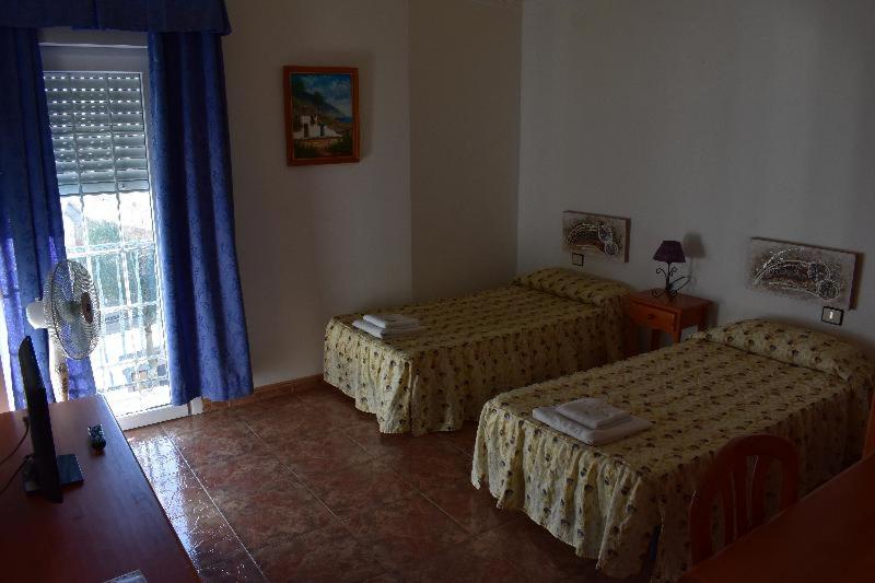 Room #447062310 image 3