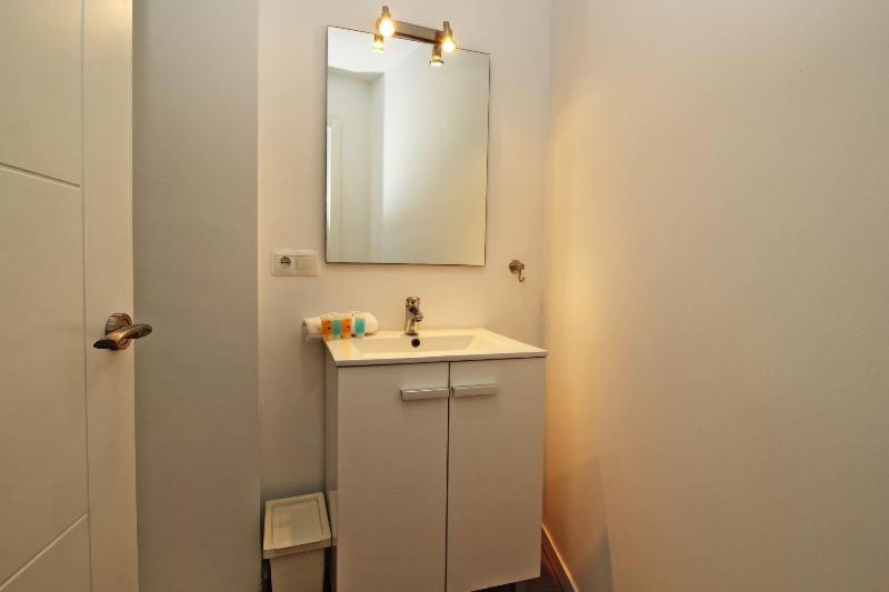 Room #414314405 image 2