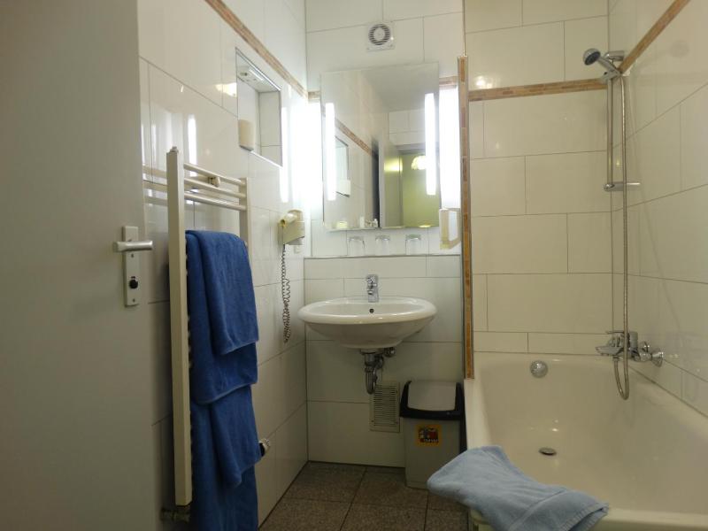 Double Room image 3