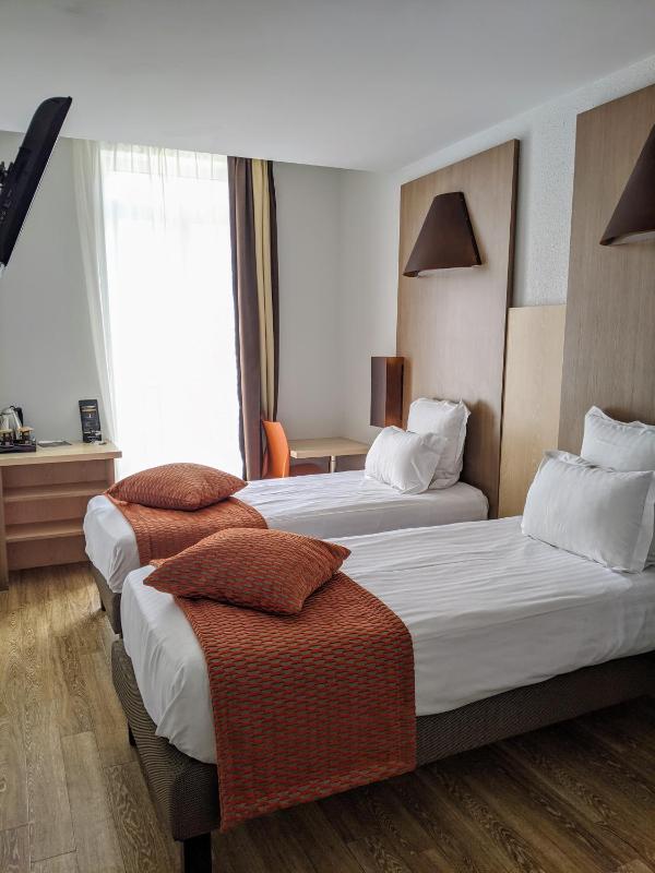 Double Room with Double Bed and Balcony image 4