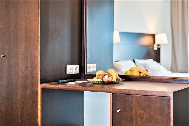 Standard Queen Room image 4