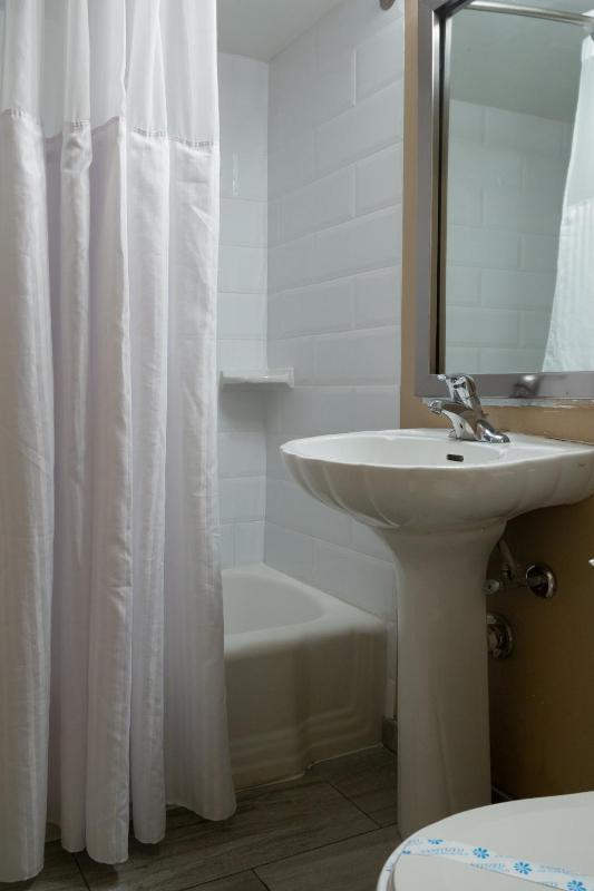 Suite with One King Bed and Two Queen Beds image 1