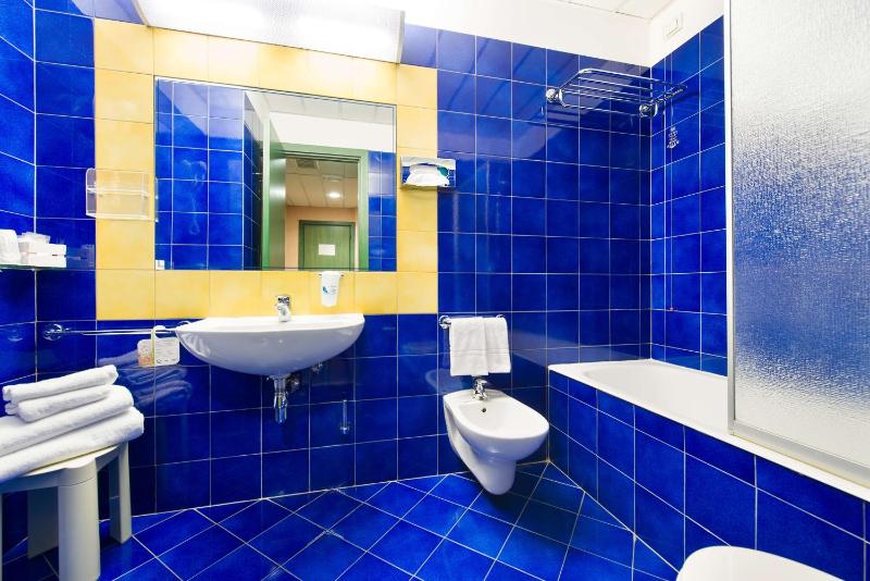 Standard Single Room image 3