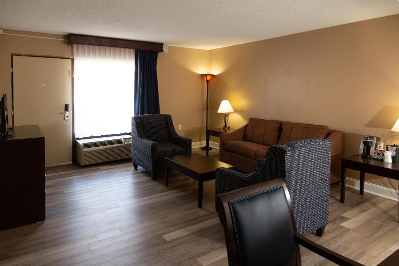 King Suite - Non-Smoking image 2