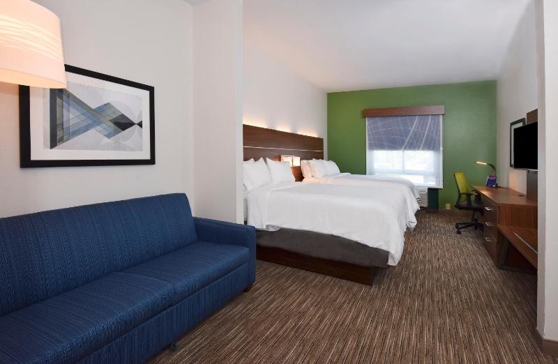 Queen Suite with Two Queen Beds and Additional Living Area image 2