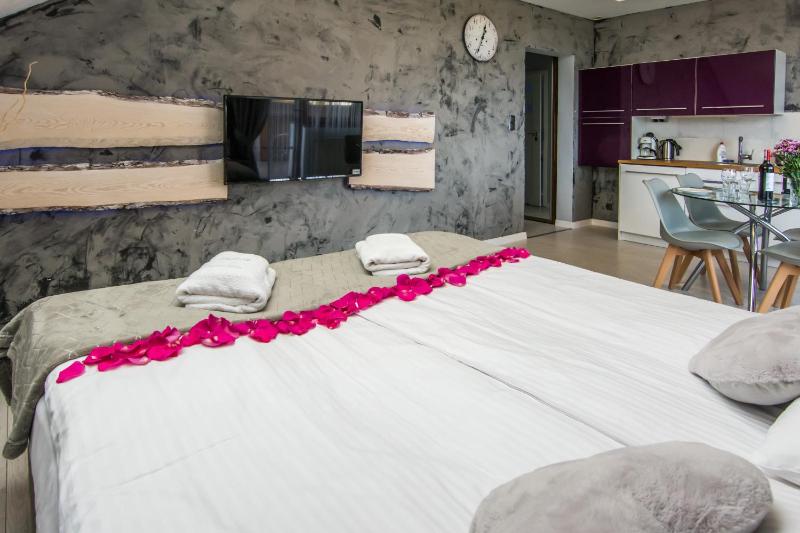 Apartamenty hoteLOVE z biokominkiem na Skale - image 8