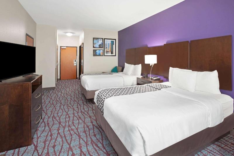 Deluxe Queen Room with Two Queen Beds image 2