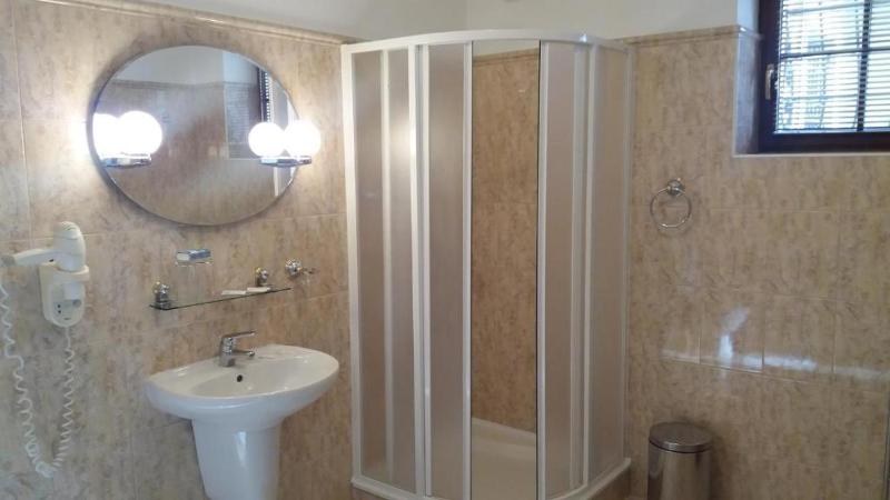 Standard Triple Room image 2