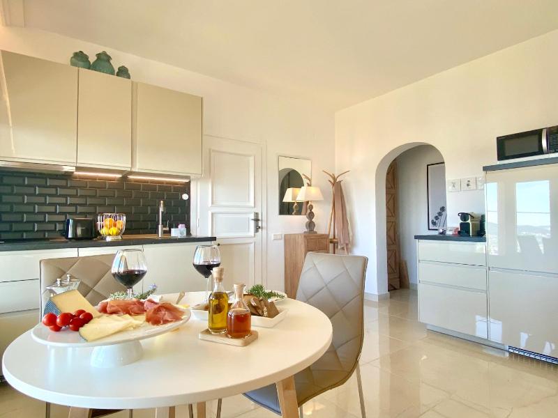 Apartment with Sea View image 4