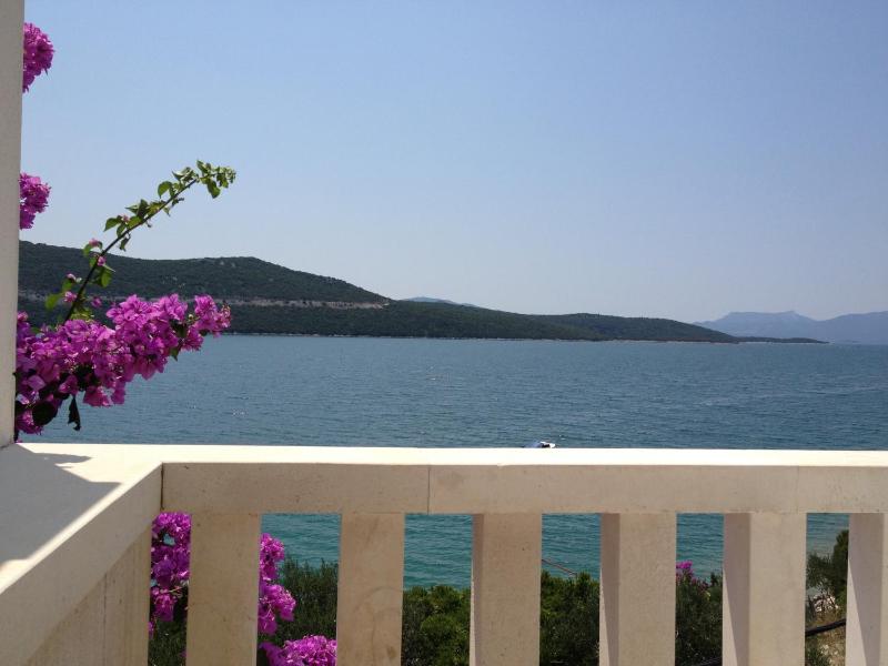 One-Bedroom Apartment with Balcony and Sea View image 1