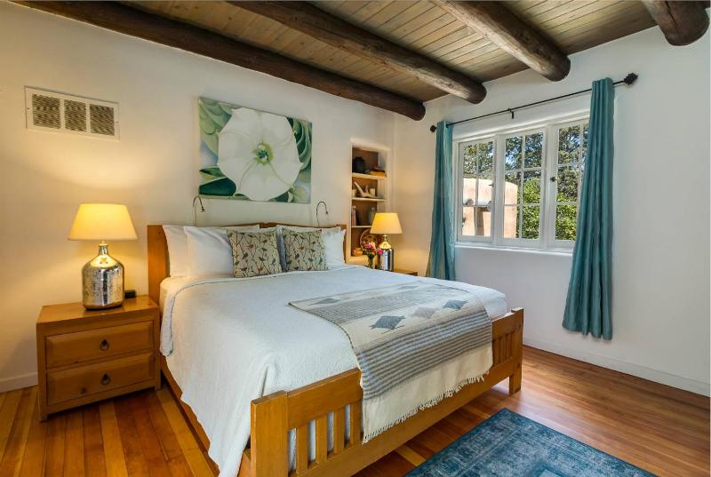 Standard King Room image 1