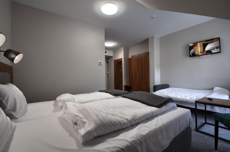 Luxury Triple Room image 4