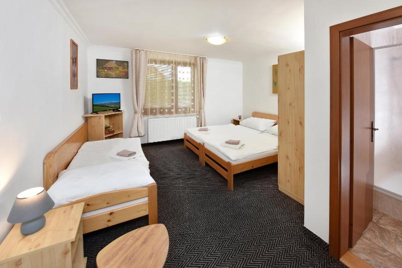 Standard Triple Room image 3