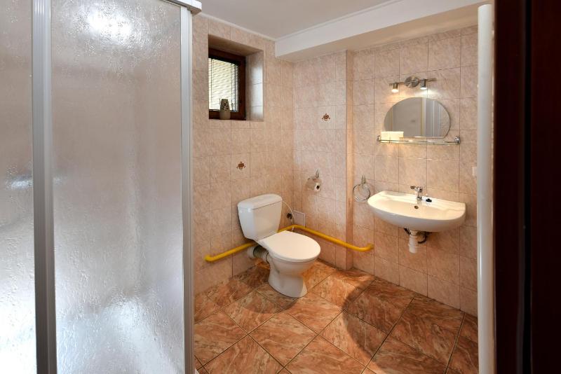 Standard Triple Room image 2