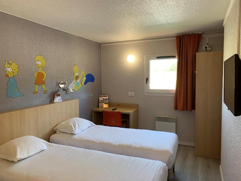 Twin Room image 1