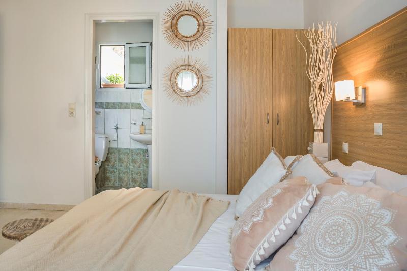 Triple Room with Sea View image 4