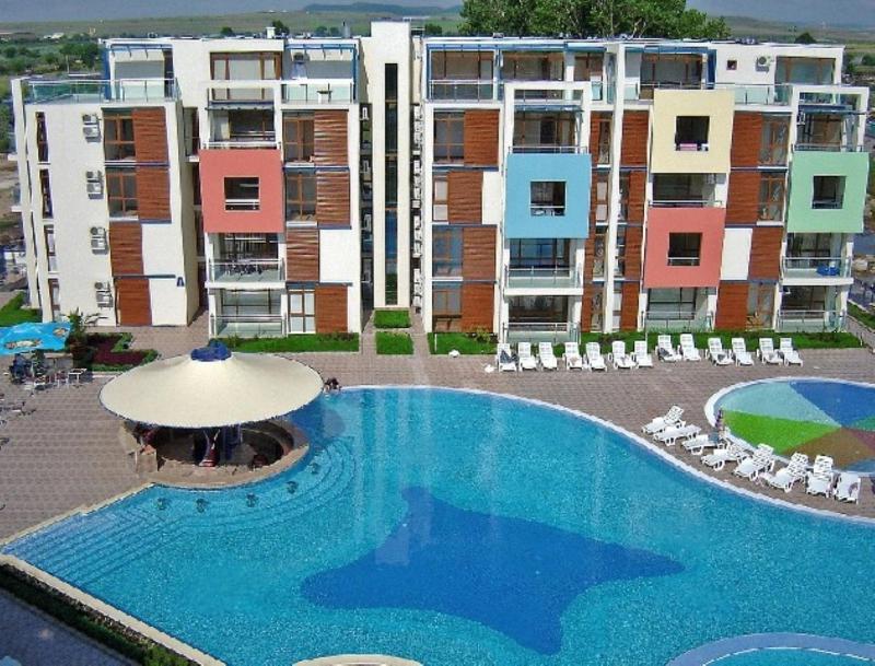 Apartment with Pool View  image 2