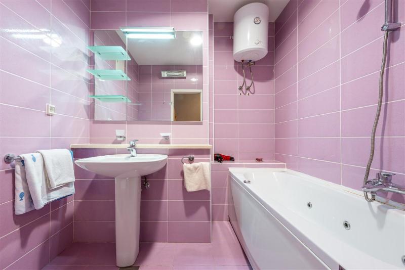 Deluxe One-Bedroom Apartment with Ocean View image 3