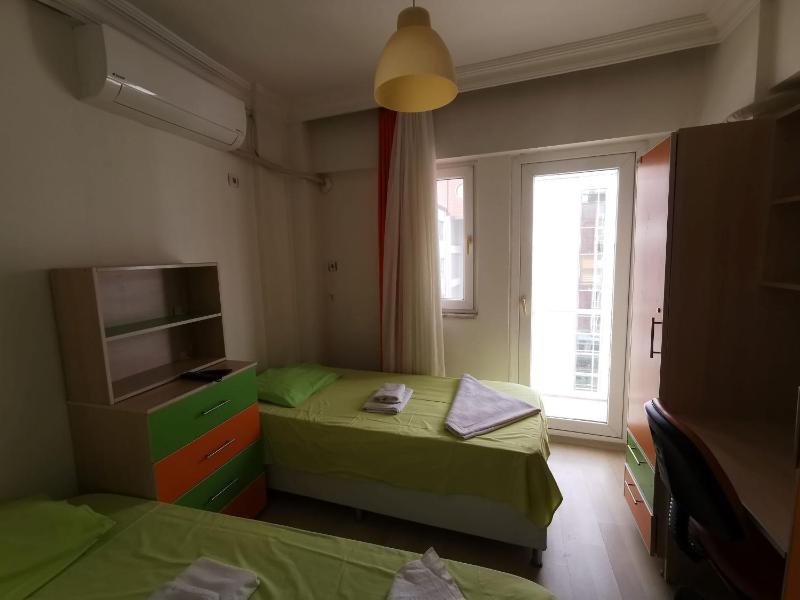 Twin Room with Private External Bathroom image 2