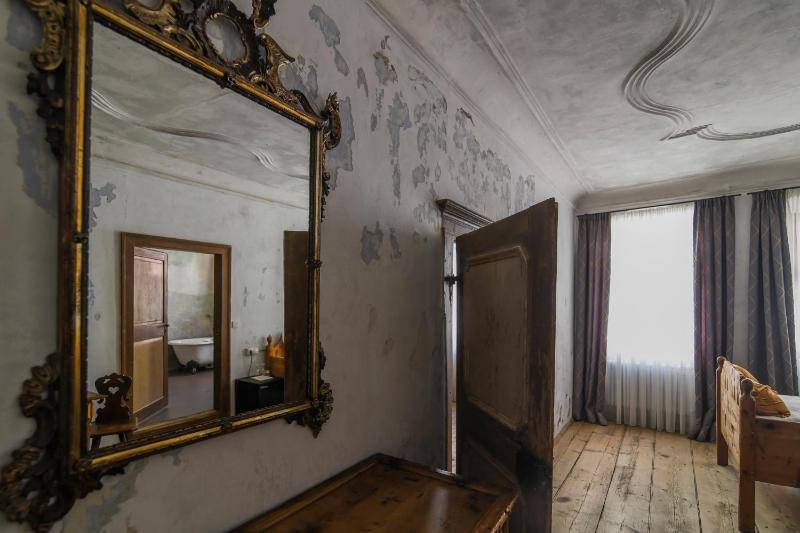 Family Room image 1