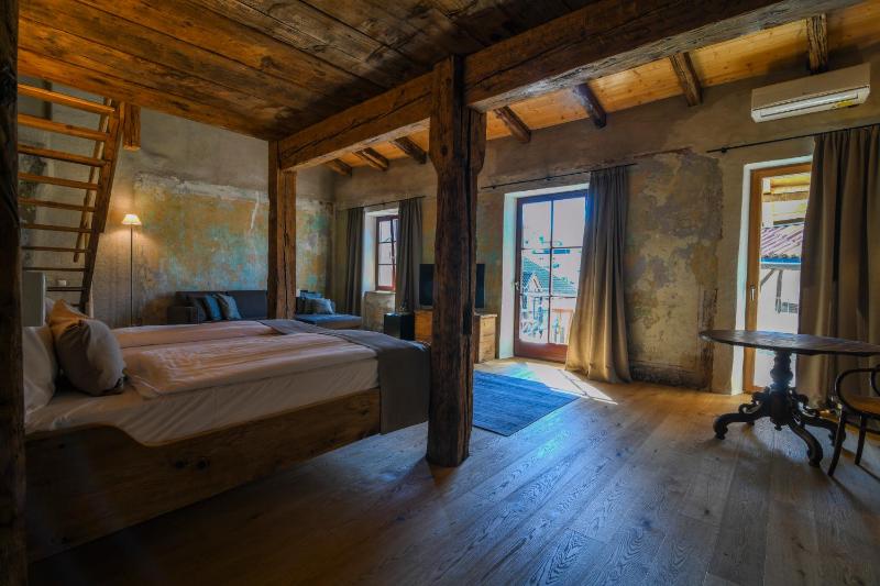 Superior Quadruple Room image 3