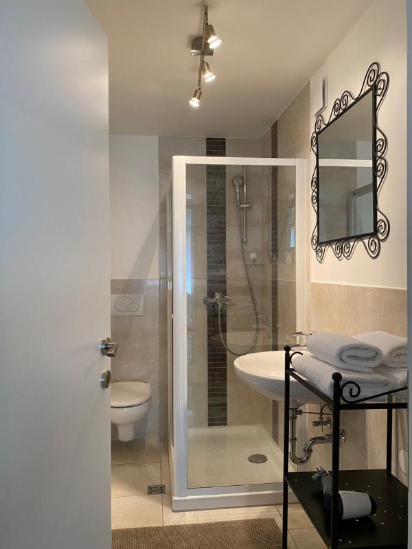 One-Bedroom Apartment image 4