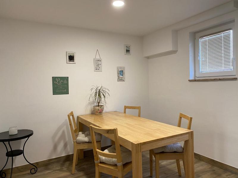 One-Bedroom Apartment image 3