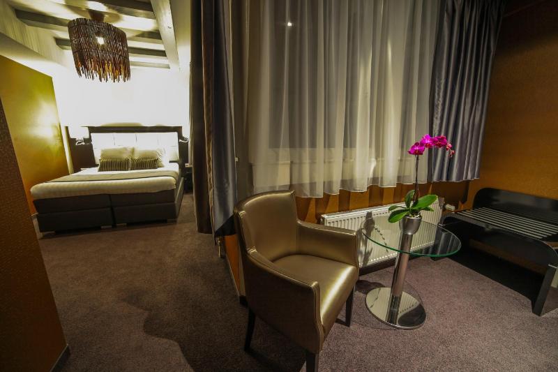 Superior Double Room image 4