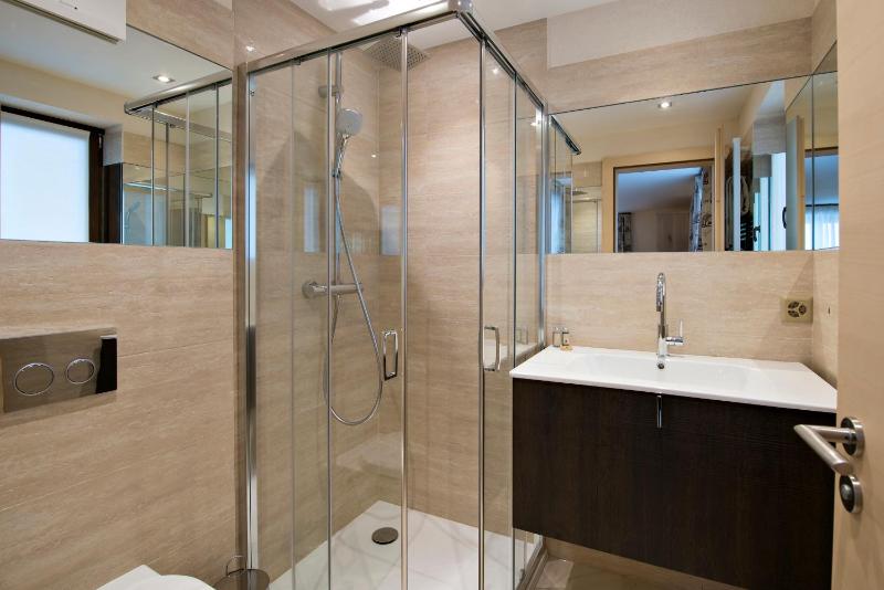 Standard Double Room image 3