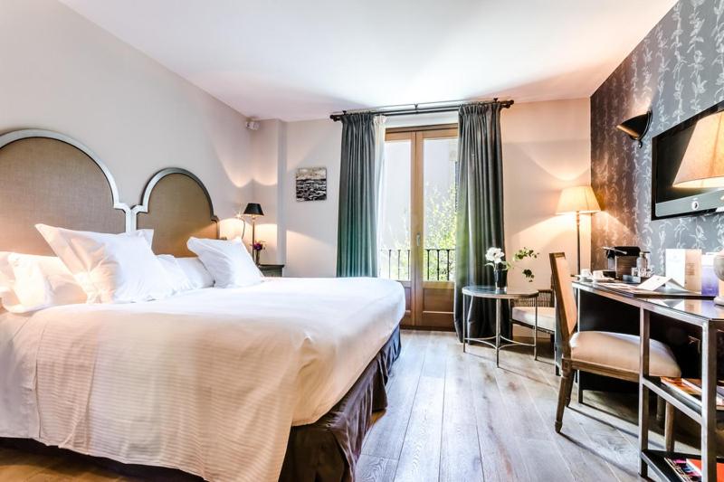 Room #18944528 image 3