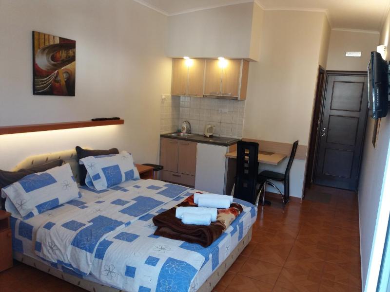 Studio (2 Adults) with Sea View image 2