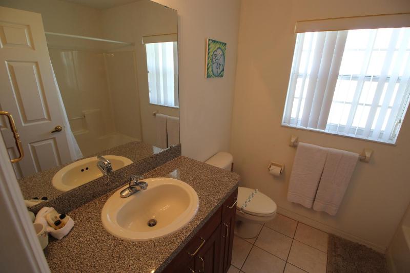 Five-Bedroom House image 3